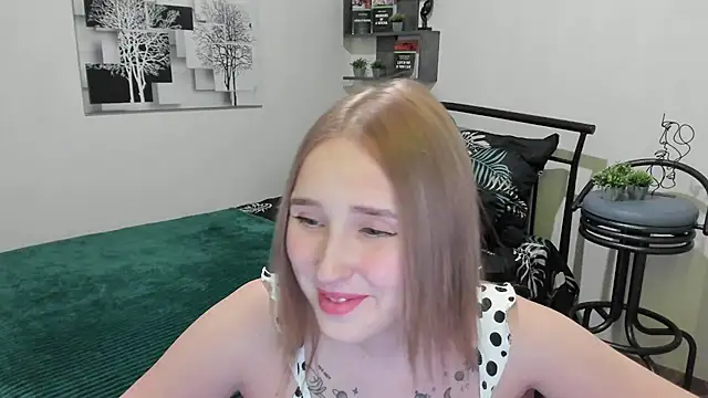 LinaTruly online show from January 2025 08:25:02 PM