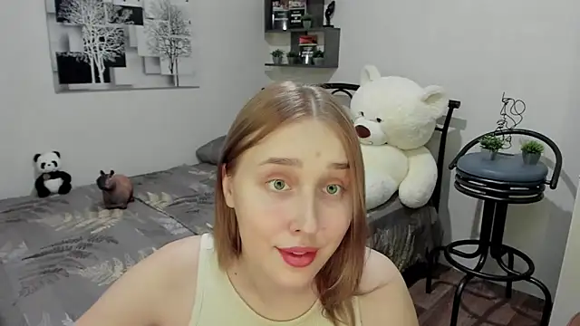 LinaTruly online show from March 2025 09:10:02 PM