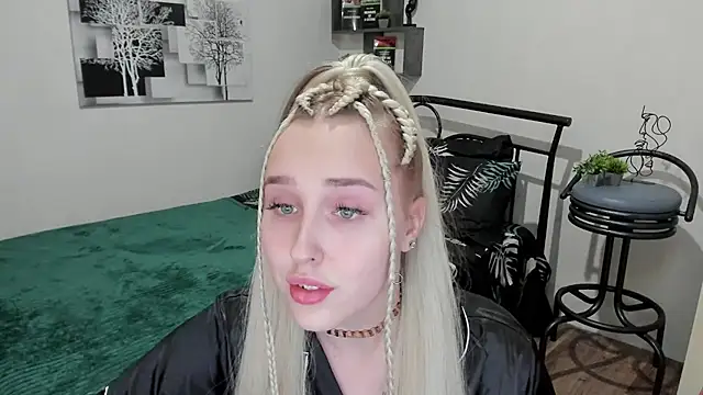 LinaTruly online show from February 2025 08:32:02 PM