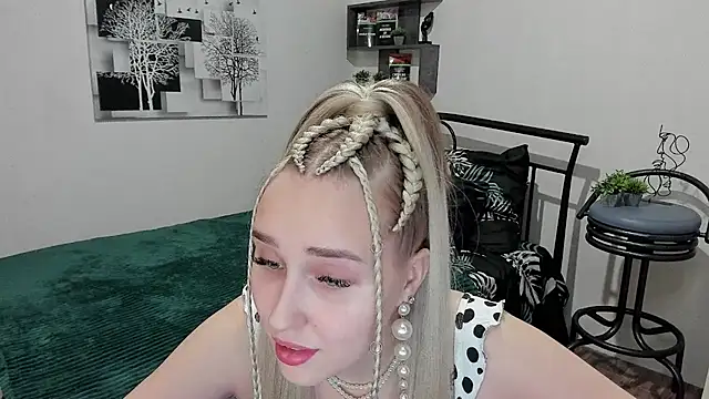 LinaTruly online show from February 2025 08:31:01 PM