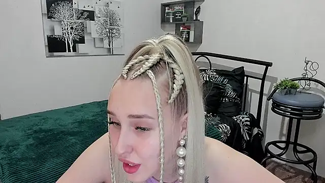 LinaTruly online show from February 2025 08:25:01 PM