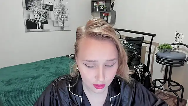 LinaTruly online show from February 2025 08:37:01 PM