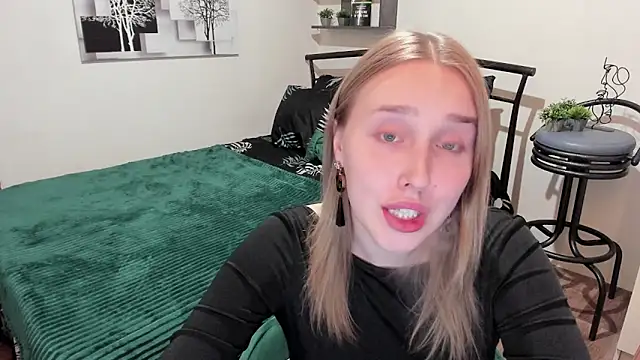 LinaTruly online show from January 2025 08:21:01 PM