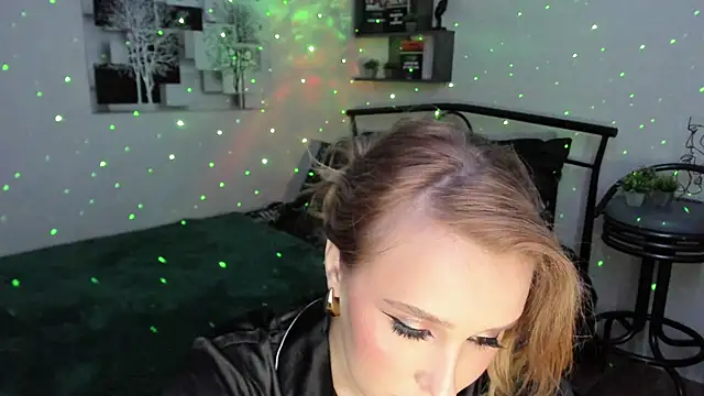 Snapshot of LinaTruly chatting on January 2025 09:32:01 PM LinaTruly online show from January 2025 09:32:01 PM