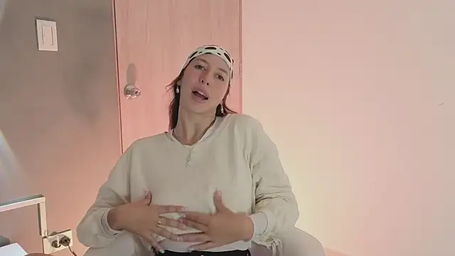 jolie lov online show from November 2025 01:48:02 PM