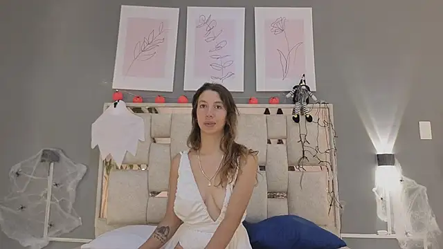 jolie lov online show from October 2025 01:21:02 PM