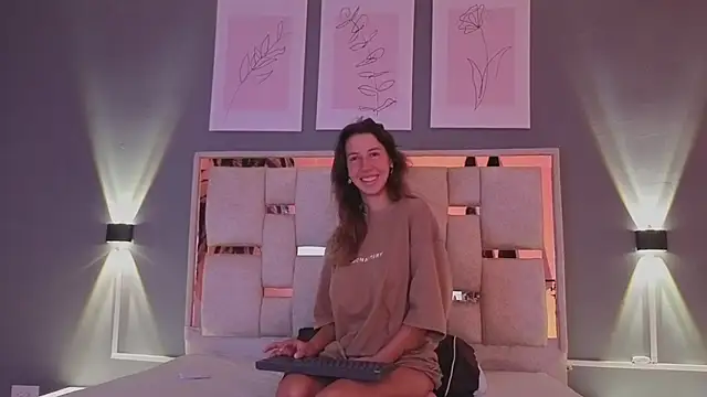 jolie lov online show from September 2025 01:21:01 PM