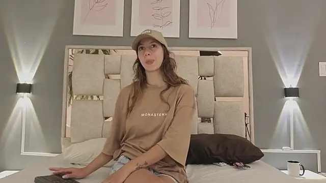 jolie lov online show from November 2025 01:25:01 PM