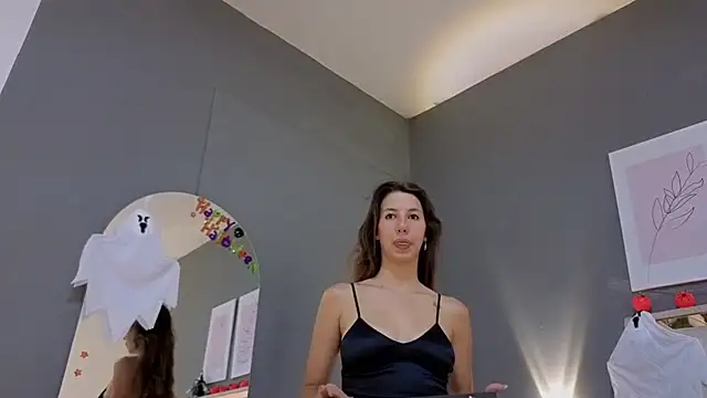 jolie lov online show from October 2025 01:03:01 PM