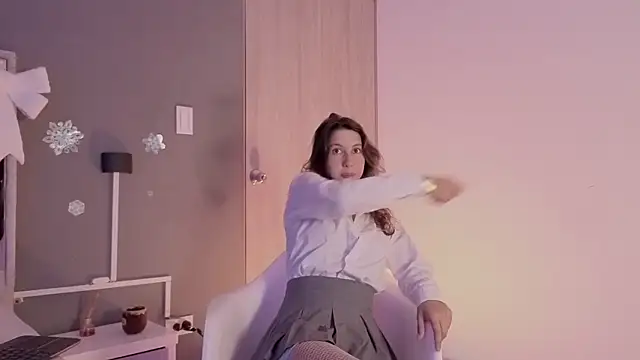 jolie lov online show from November 2025 01:22:02 PM