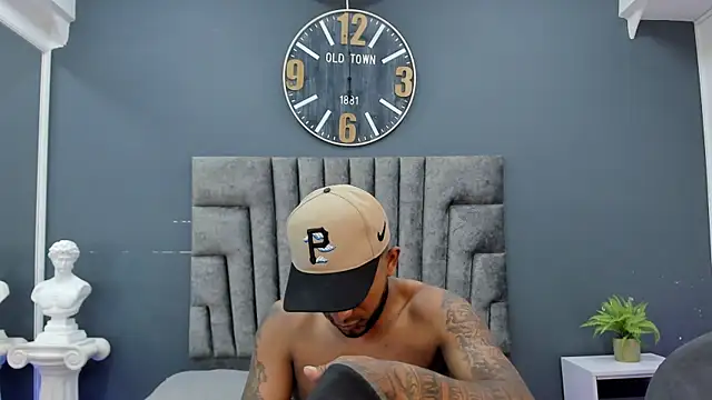 Robin Rief online show from April 2026 08:01:01 PM