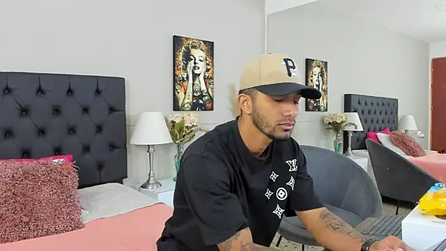 Snapshot of Robin_Rief chatting on March 2025 03:24:01 AM Robin Rief online show from March 2025 03:24:01 AM