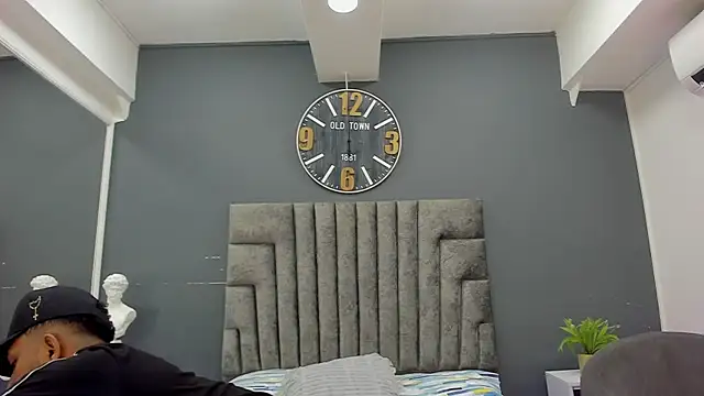 Robin Rief online show from May 2026 07:28:02 PM