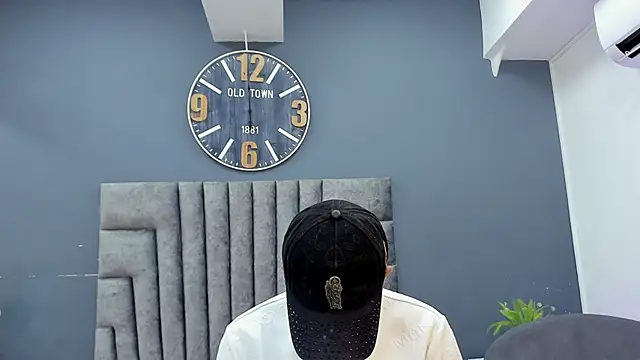 Robin Rief online show from April 2026 07:37:02 PM