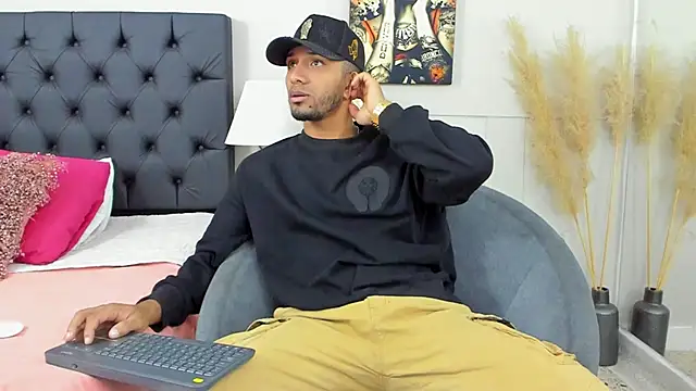 Snapshot of Robin_Rief chatting on March 2025 03:27:02 AM Robin Rief online show from March 2025 03:27:02 AM