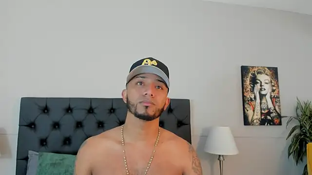 Snapshot of Robin_Rief chatting on October 2025 03:20:02 AM Robin Rief online show from October 2025 03:20:02 AM