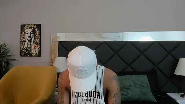 Snapshot of Robin_Rief chatting on November 2025 03:32:01 AM Robin Rief online show from November 2025 03:32:01 AM