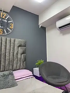 Robin Rief online show from March 2026 07:37:01 PM