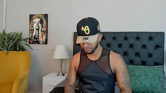 Snapshot of Robin_Rief chatting on October 2025 03:30:02 AM Robin Rief online show from October 2025 03:30:02 AM