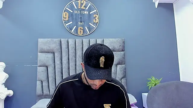 Robin Rief online show from April 2026 07:31:01 PM