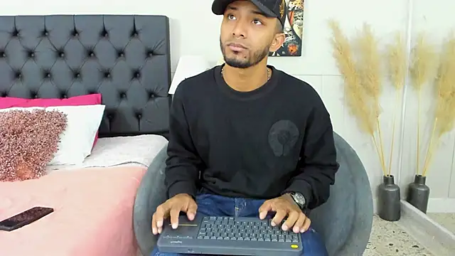 Snapshot of Robin_Rief chatting on March 2025 03:36:01 AM Robin Rief online show from March 2025 03:36:01 AM