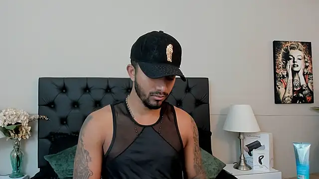 Snapshot of Robin_Rief chatting on September 2025 03:23:02 AM Robin Rief online show from September 2025 03:23:02 AM