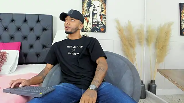 Snapshot of Robin_Rief chatting on March 2025 03:22:01 AM Robin Rief online show from March 2025 03:22:01 AM