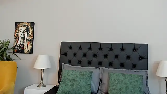 Snapshot of Robin_Rief chatting on October 2025 03:41:02 AM Robin Rief online show from October 2025 03:41:02 AM