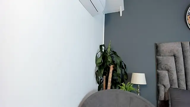 Robin Rief online show from December 2025 03:49:02 AM