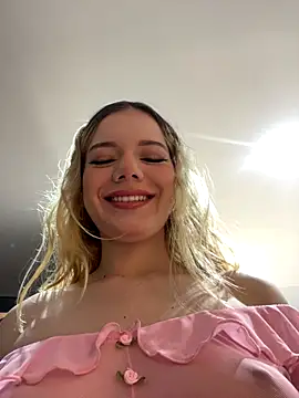 Snapshot of NicoleCut chatting on October 2025 11:00:01 AM NicoleCut online show from October 2025 11:00:01 AM