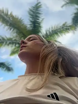 NicoleCut online show from April 2026 10:05:02 PM