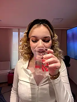 NicoleCut online show from January 2026 11:28:01 AM