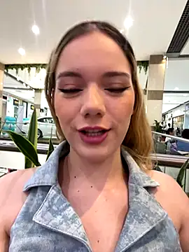 Snapshot of NicoleCut chatting on October 2025 08:02:01 PM NicoleCut online show from October 2025 08:02:01 PM