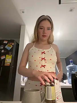 Snapshot of NicoleCut chatting on September 2025 11:28:02 AM NicoleCut online show from September 2025 11:28:02 AM