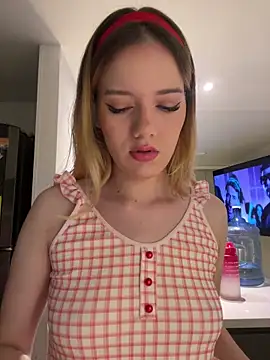 NicoleCut online show from November 2025 10:20:01 AM