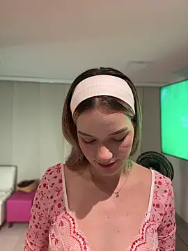 NicoleCut online show from April 2026 10:22:02 AM