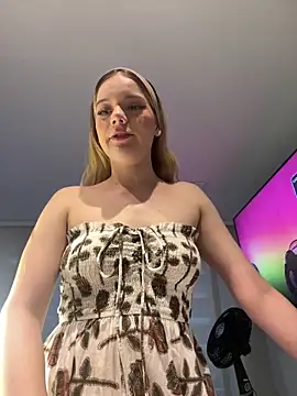 Snapshot of NicoleCut chatting on October 2025 11:35:01 AM NicoleCut online show from October 2025 11:35:01 AM