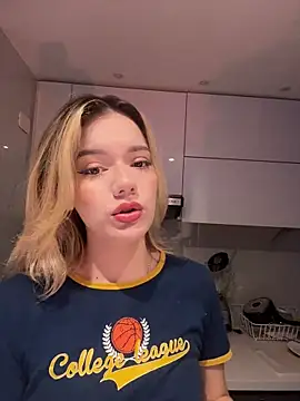 NicoleCut online show from March 2026 11:21:02 PM