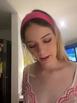 NicoleCut online show from November 2025 10:42:02 AM