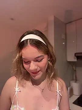 NicoleCut online show from April 2026 11:01:01 AM