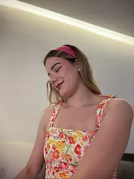 Snapshot of NicoleCut chatting on July 2026 09:32:01 AM NicoleCut online show from July 2026 09:32:01 AM