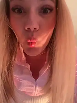 Snapshot of NicoleCut chatting on February 2025 11:03:01 AM NicoleCut online show from February 2025 11:03:01 AM