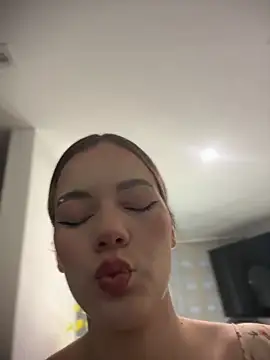 NicoleCut online show from June 2026 09:20:02 PM