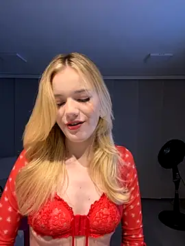 NicoleCut online show from December 2025 10:47:01 AM