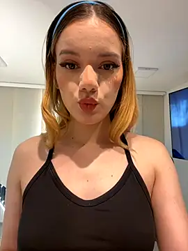 NicoleCut online show from November 2025 11:26:01 AM