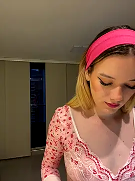 NicoleCut online show from November 2025 10:41:02 AM