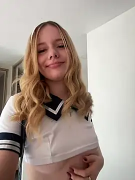 Snapshot of NicoleCut chatting on March 2025 02:01:02 PM NicoleCut online show from March 2025 02:01:02 PM