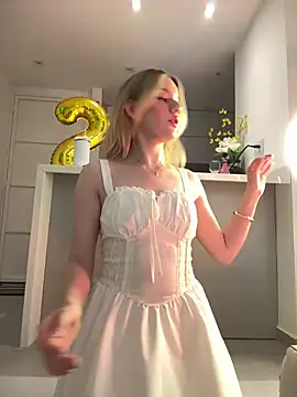 NicoleCut online show from February 2026 11:42:02 AM