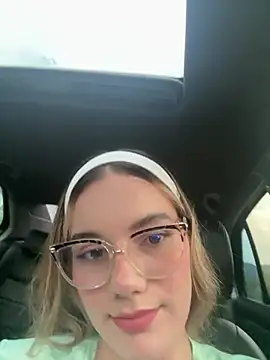 NicoleCut online show from April 2026 10:17:02 PM