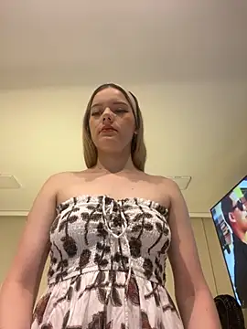 Snapshot of NicoleCut chatting on October 2025 10:45:02 AM NicoleCut online show from October 2025 10:45:02 AM